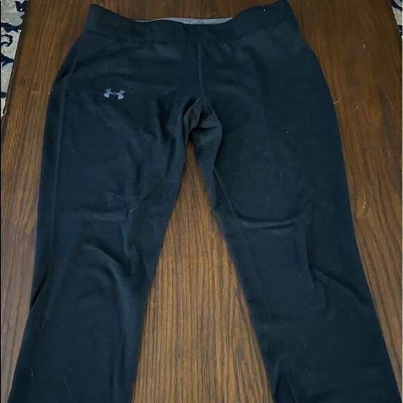 Woman’s under armour Capri athletic leggings - Picture 1 of 6